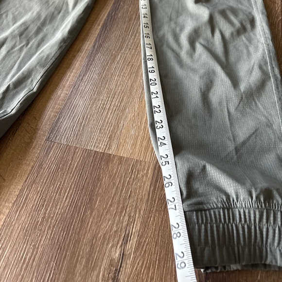 Lululemon Athletica Gray Sweatpants with Elastic Waistband - Picture 4 of 5